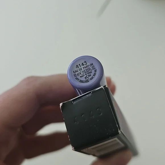 NWT Gucci Flora Gorgeous Magnolia Travel Perfume 10ml - Picture 6 of 7